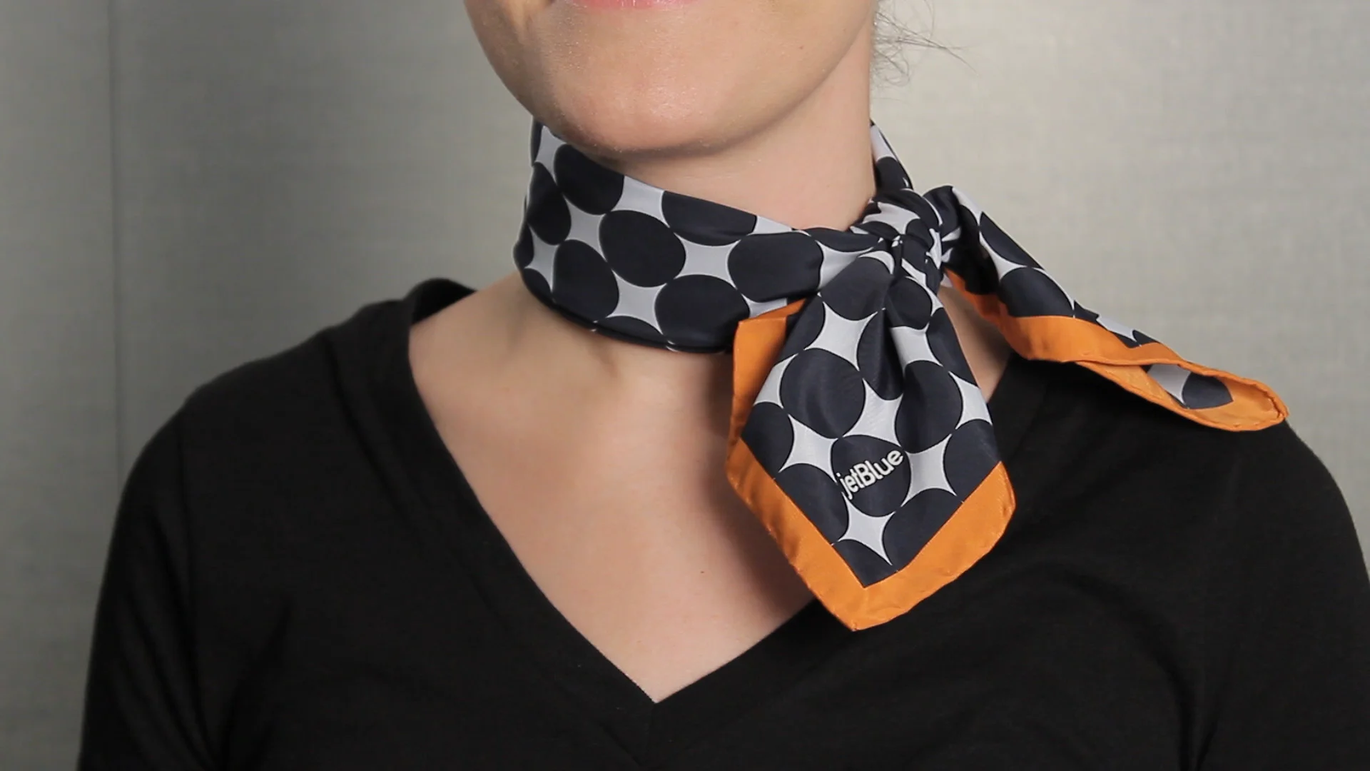DEMO: How to tie a necktie and women's scarf 