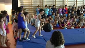 Acrobàcies a l'Escola Empúries.