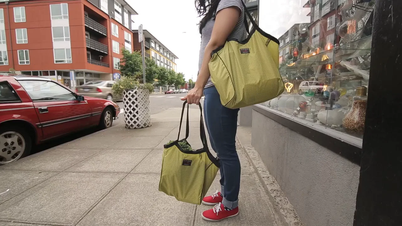 トートバッグ PUNCH HOLE MINI SHOPPING BAG 20324T40L001F.jpg?sw=680