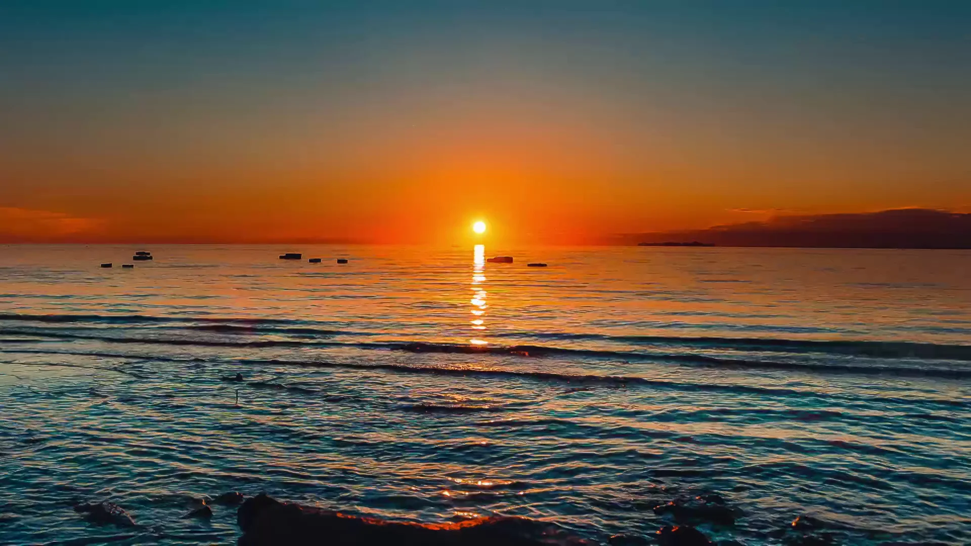 автор стиха над сопками солнце встаёт величаво,. солнце. солнце вставай. слушать песню солнце встанет. стихотворение про солнце.