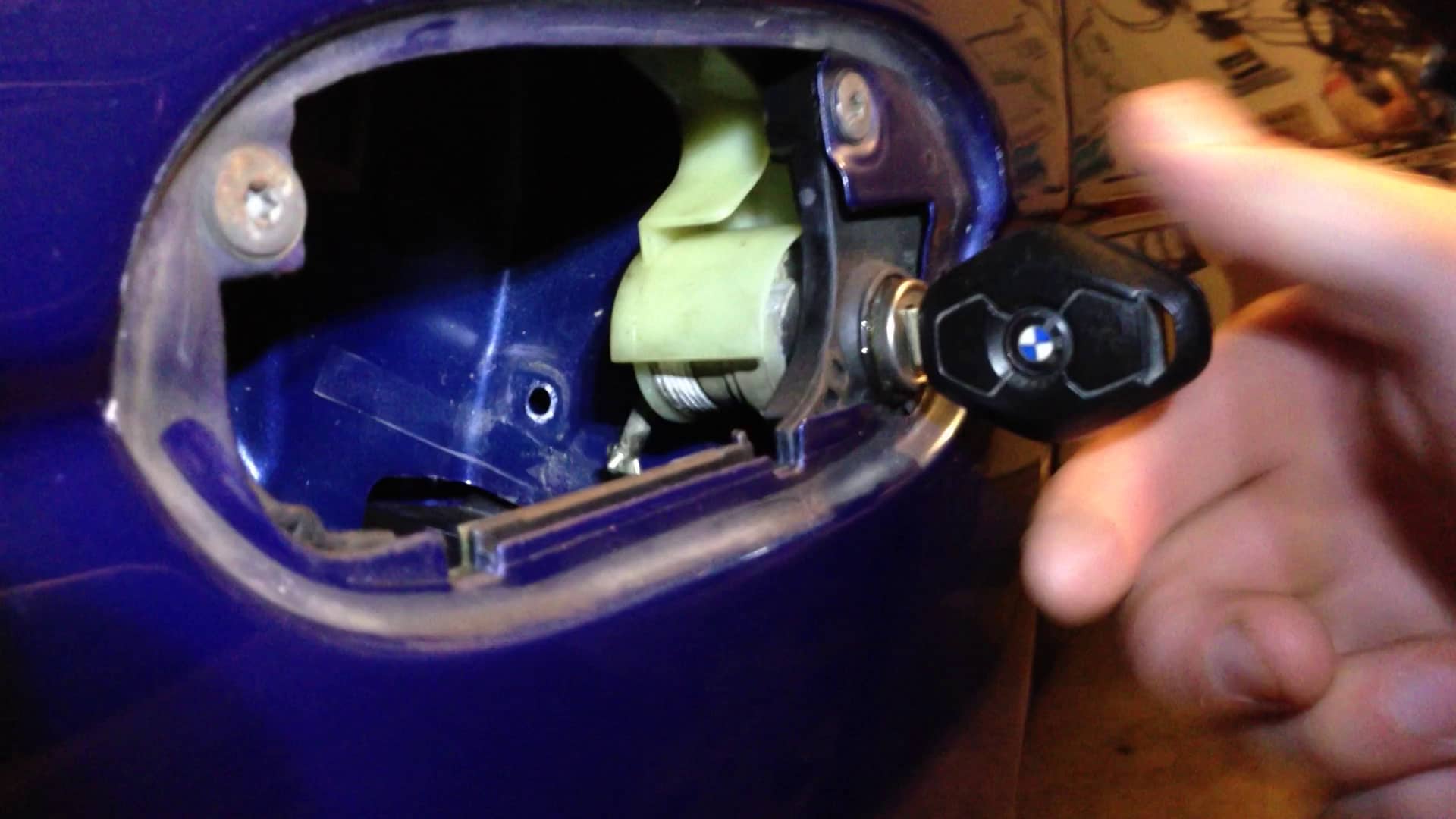 E39 broken lock cylinder on Vimeo