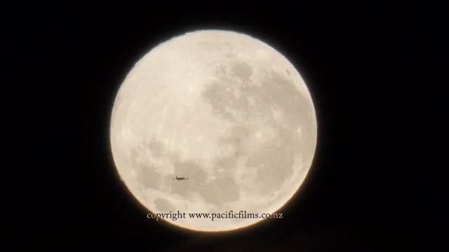 File:Moon rotating full 220px.gif - Wikimedia Commons