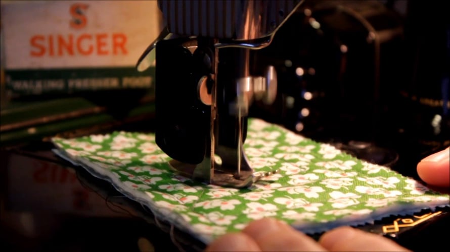 Singer Walking Presser Foot #160741 - Demonstration | Videos