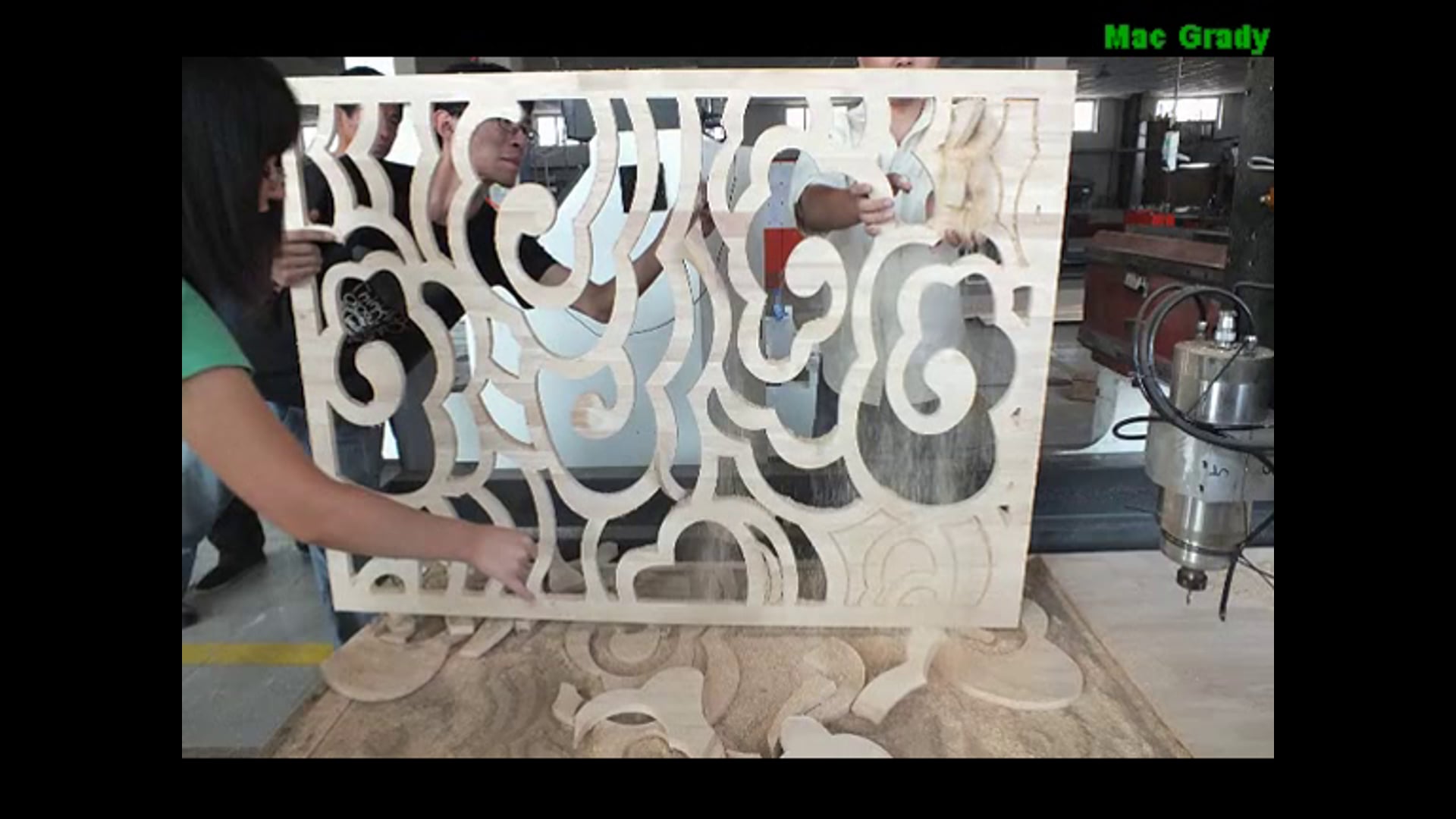 Cut-out engraving work,wood cnc router for openwork carving on wood video