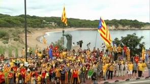 Caminada multitudinària de l'ANC fins la gola del Fluvià