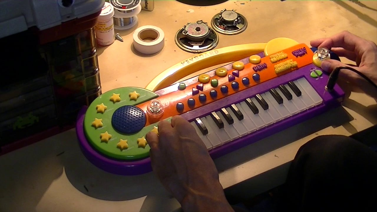 Sirkuit Kool Toyz Keyboard yang bengkok (vimeoSirkuit Kool Toyz Keyboard yang bengkok (vimeo  