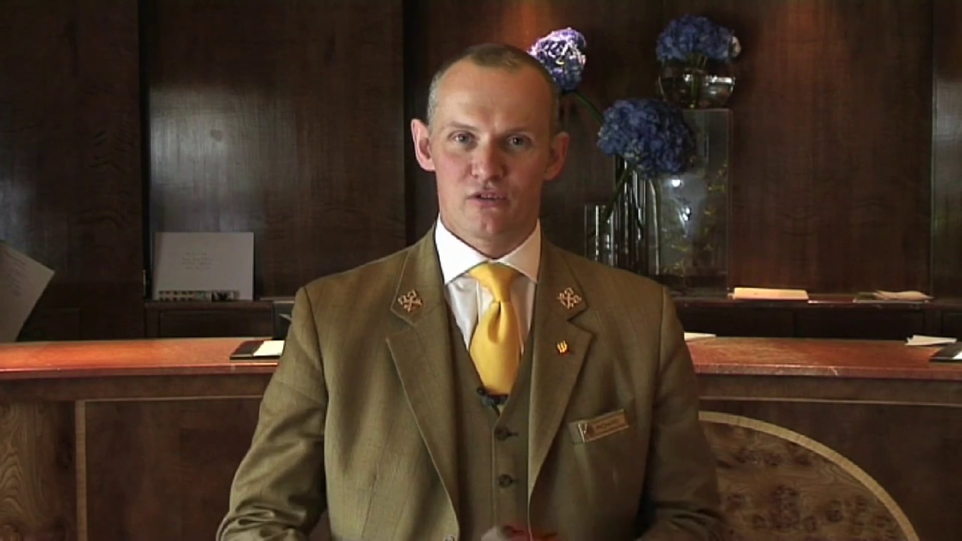 How to pack a suitcase in under a minute.