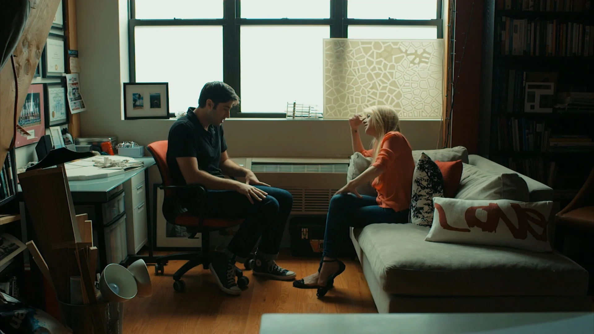 Девочка венздей мем. Tries. Мужчина примеряет одежду. Эффи стонем рисунок. Braxton kai.