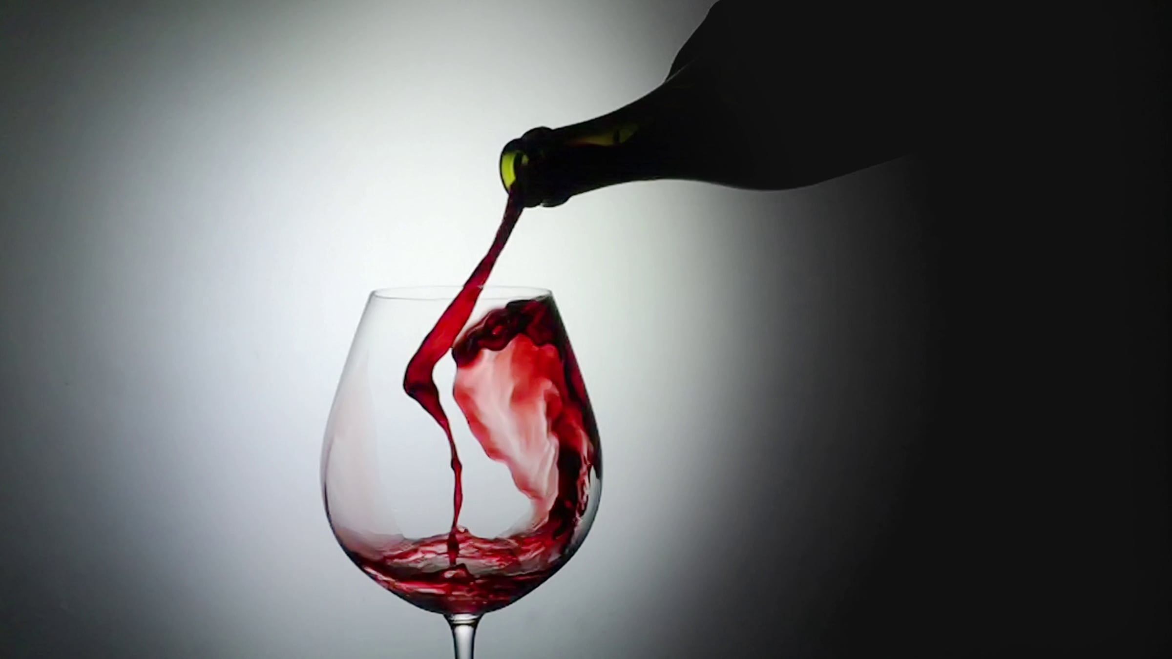 iPhone 6 Slow Motion Wine Pour 240fps