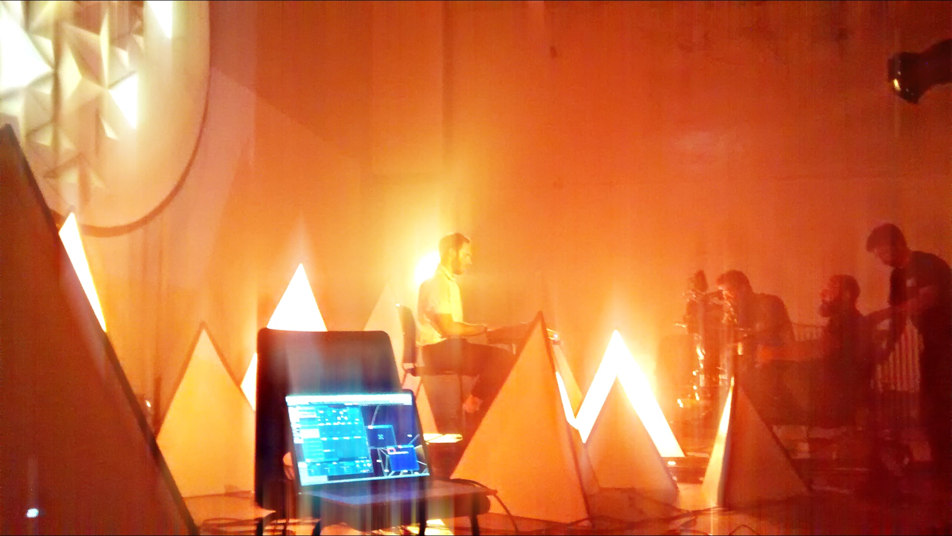 James Vincent McMorrow "Look Out": Side By Side