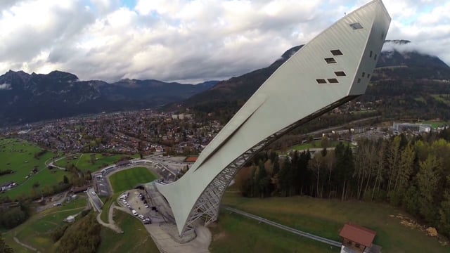 Vimeo Video: Große Olympiaschanze Garmisch-Partenkirchen Einbau der Eisspur