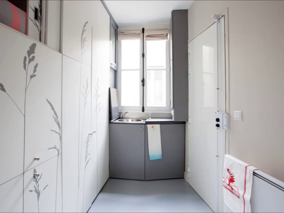 Tiny apartment in Paris (8sqm only)