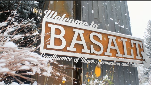 BASALT, COLORADO: SNOWFALL