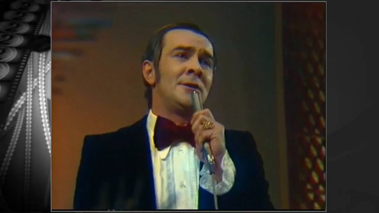 Магомаев песни улыбнись. Магомаев песни улыбнись. Магомаев песни улыбнись. Магомаев песни улыбнись. Мелодия магомаев текст.