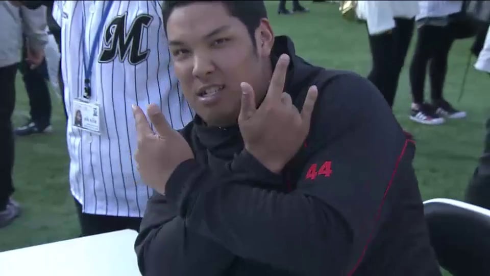 【マリーンズ・ファン感謝デー】大サイン会!! アジャ井上の表情に注目!! 2014/11/22