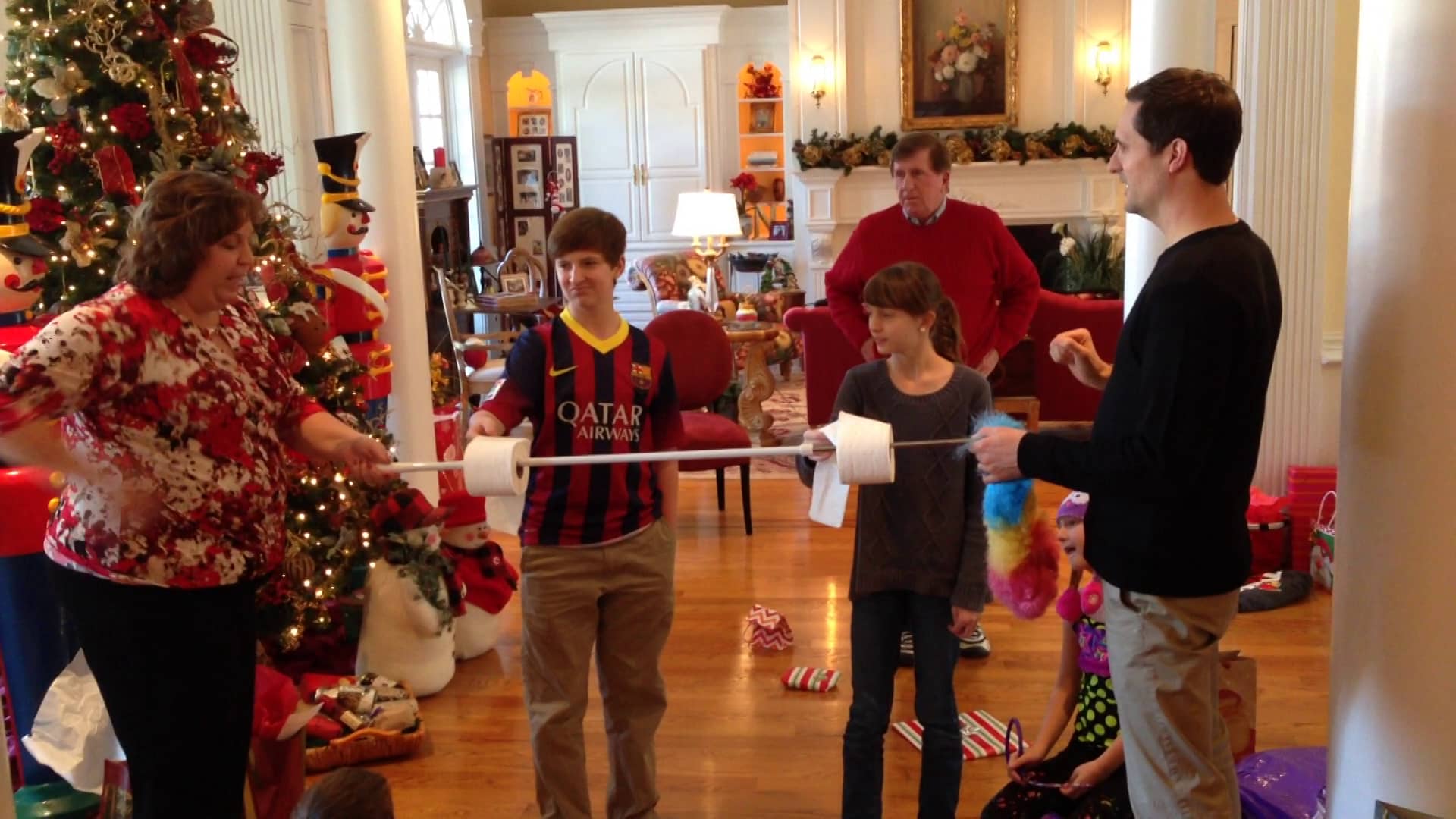 Christmas 2013 toilet paper game on Vimeo