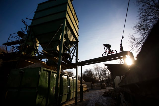 Marco Hösel - Knock on wood