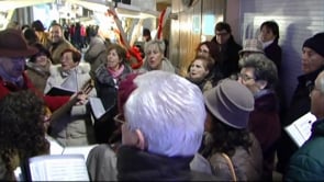 El Cor Indika anima el Mercat de Nadal