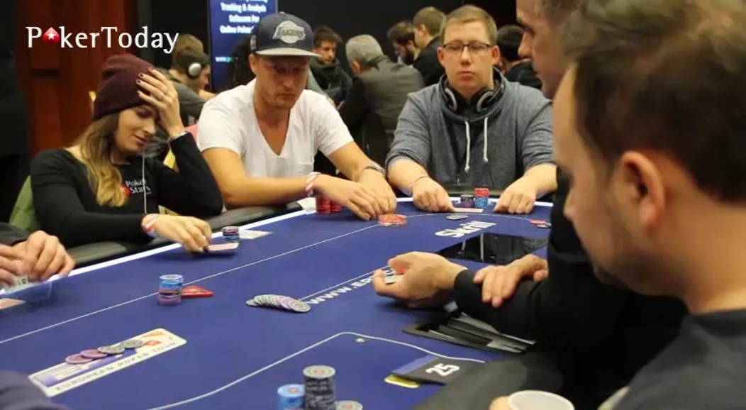 EPT Prag Tag 2 - Pascal Pflock bleibt vorne dabei on Vimeo