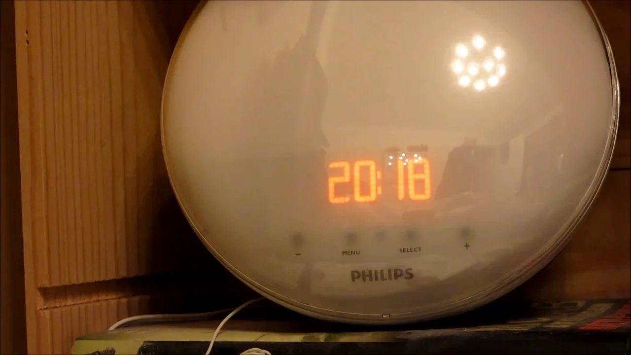 Dawn simulator alarm clock - Philips HF3520 - GV Review