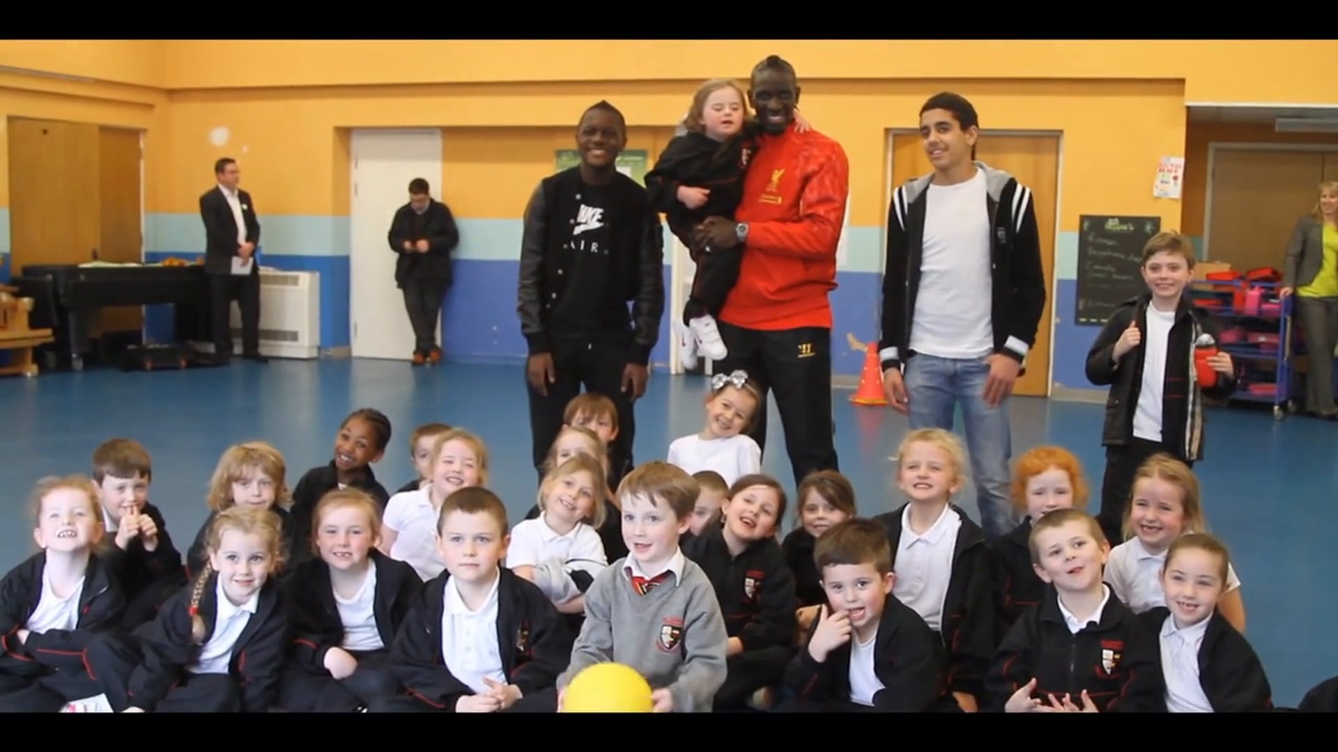 Deux jeunes Parisiens à la rencontre de Mamadou