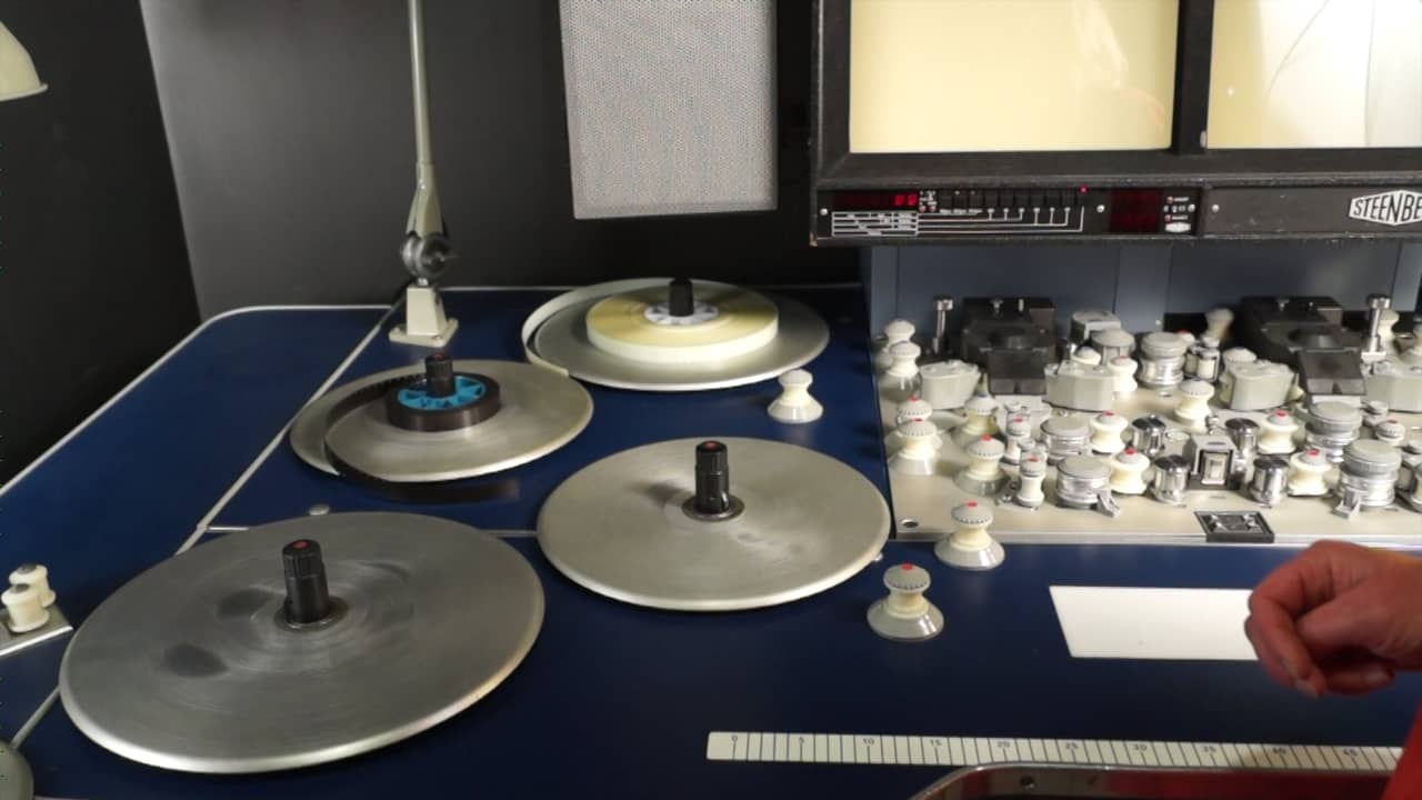 Threading the 8 Plate Steenbeck Flatbed Editor on Vimeo