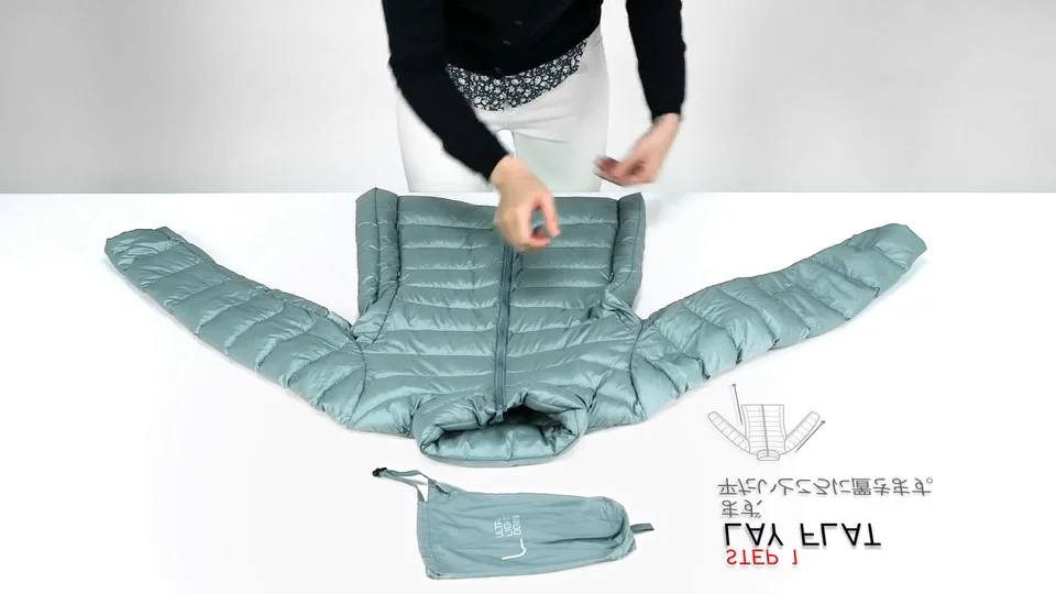 Uniqlo - How To Fold Ultra Light Down on Vimeo