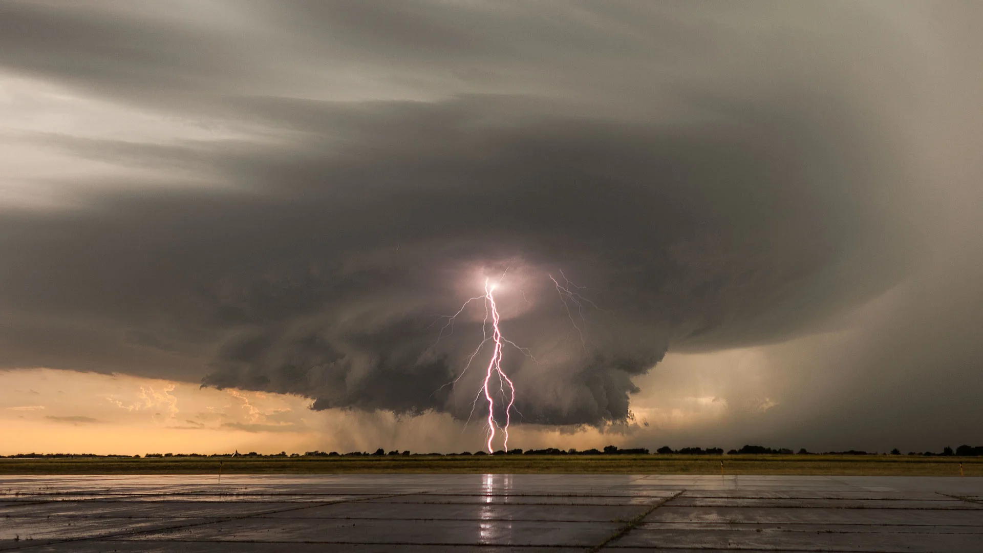 Признаки приближения ураганов и бурь. Ураган шторм буря смерч. Ураган природное явление. Синяя буря. Шторм смерч цунами.
