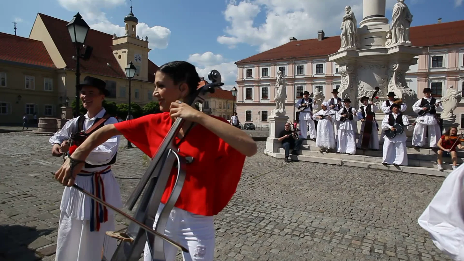 Ana Rucner feat. HKUD Osijek 1862 - Drmeš pleše cijeli svijet on Vimeo