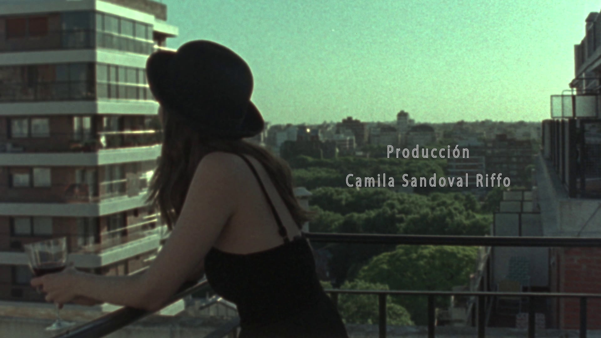 LOS ESPEJOS ROTOS - CORTOMETRAJE