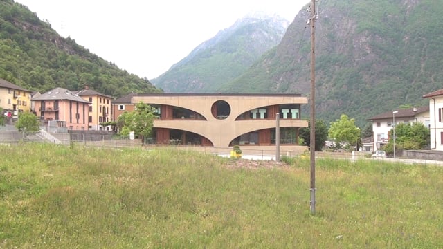 2014-Raphael Zuber-School in Grono