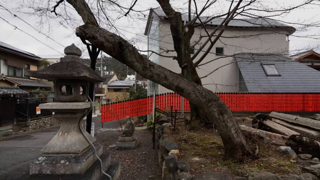 Squeezing In Beside A Shrine Nippon Com