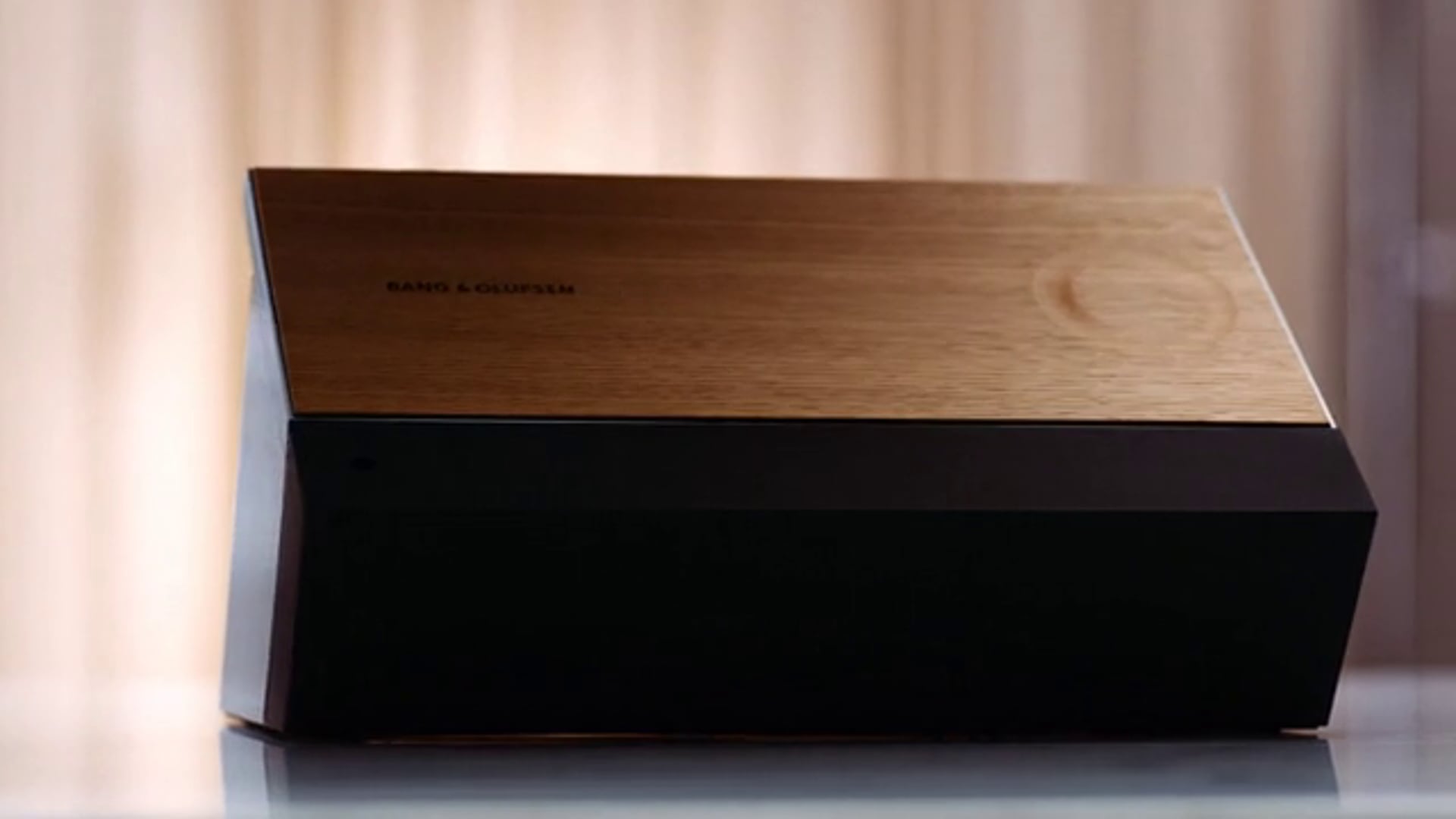 Bang & Olufsen BeoSound Moment video (Music by Gísli Galdur)