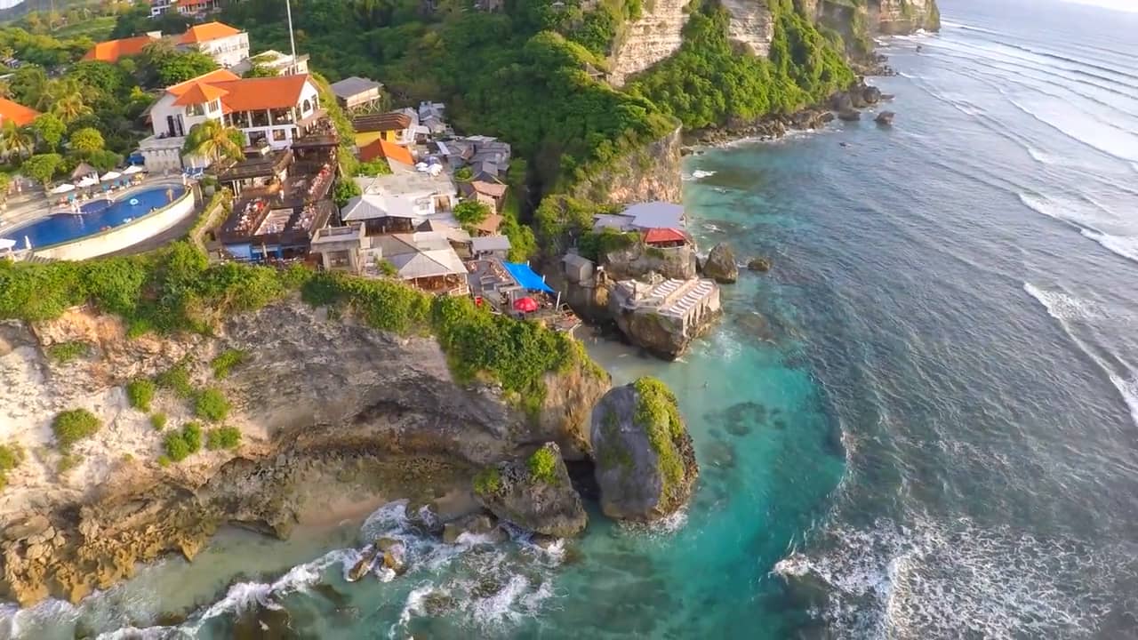 Surfing Uluwatu on Vimeo