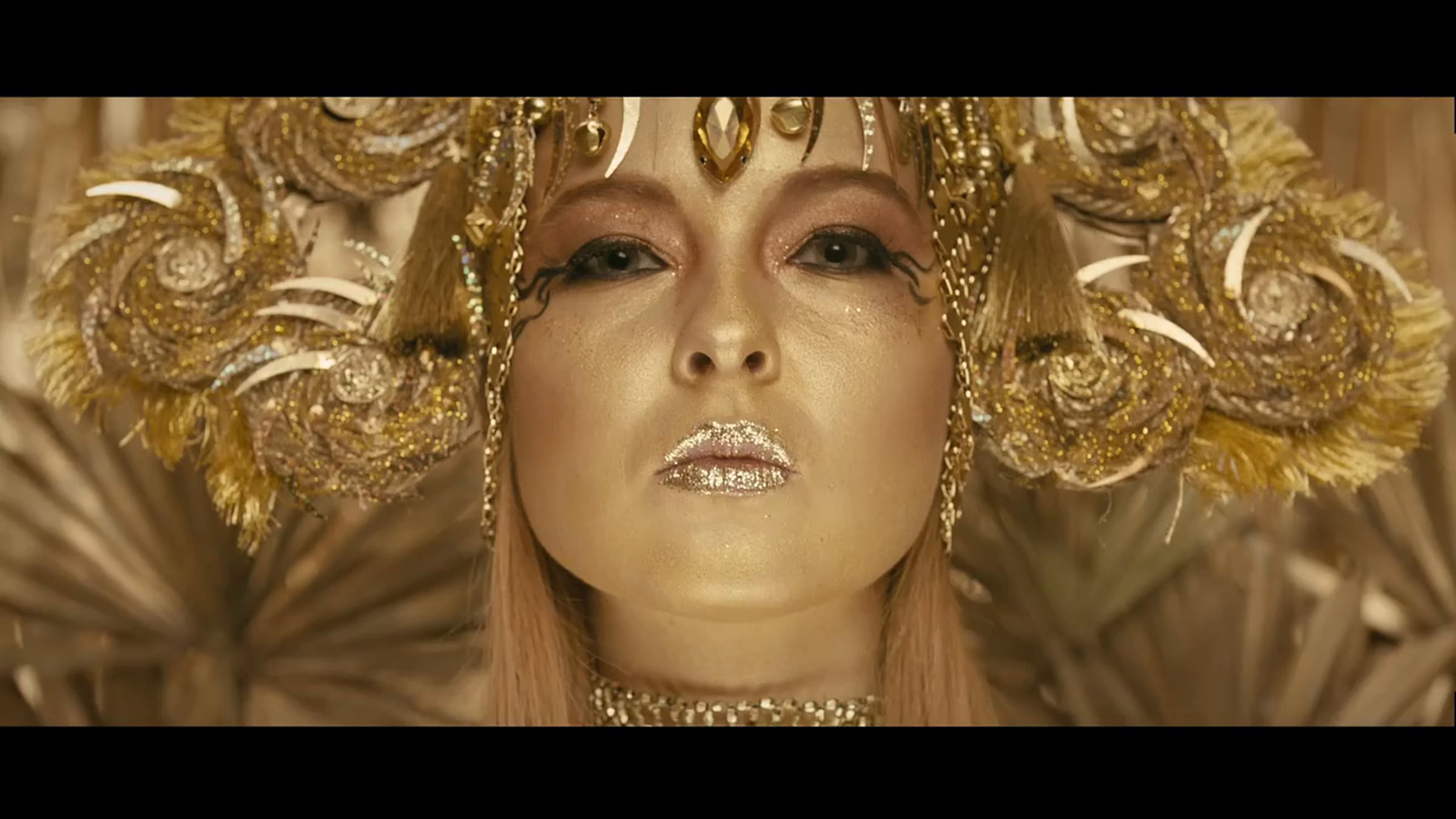 Лсп солнце золотое. Клип мой золотой. Модели из клипа золото. Жорик золото. Галустян золото.