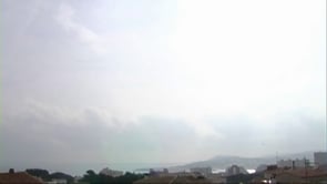 Els núvols dificulten la visió de l'eclipsi solar