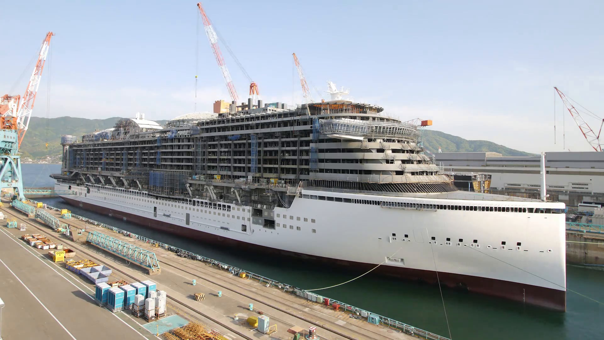 AIDAprima at MHI Nagasaki Timelapse