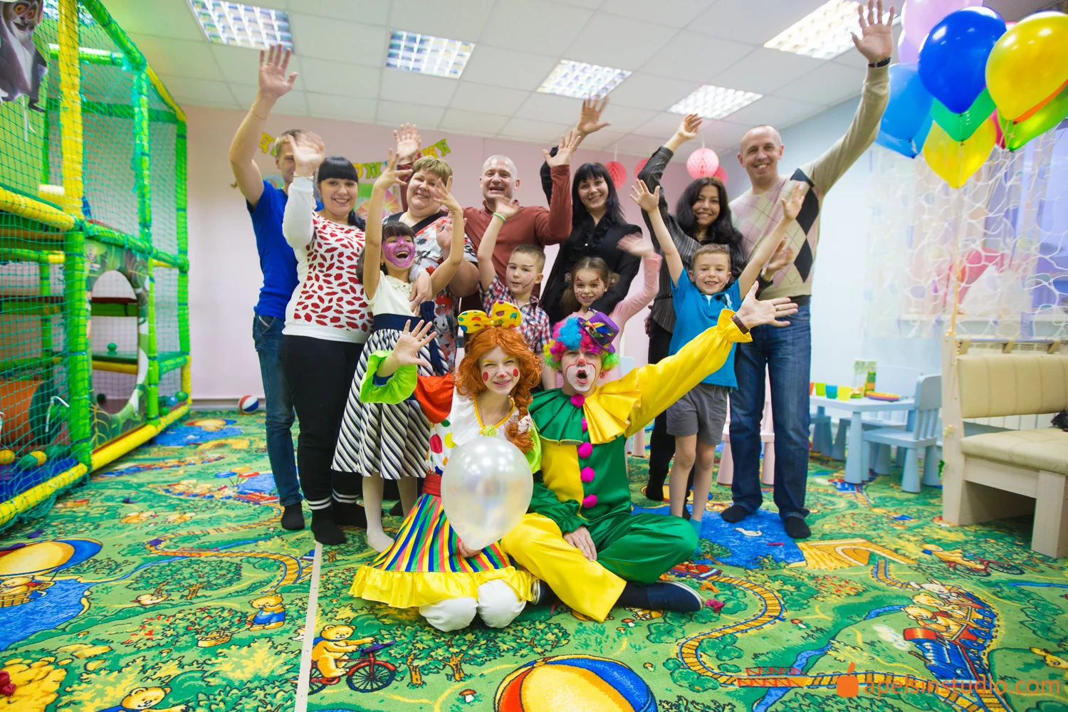 Аниматоры игровых комнат. Детские аниматоры на день рождения. Комната аниматоров. Детская комната остров сокровищ орехово-зуево. Реквизит для игр с детьми.