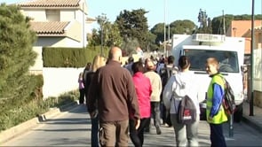 Caminada de l'escola Empúries per recollir diners