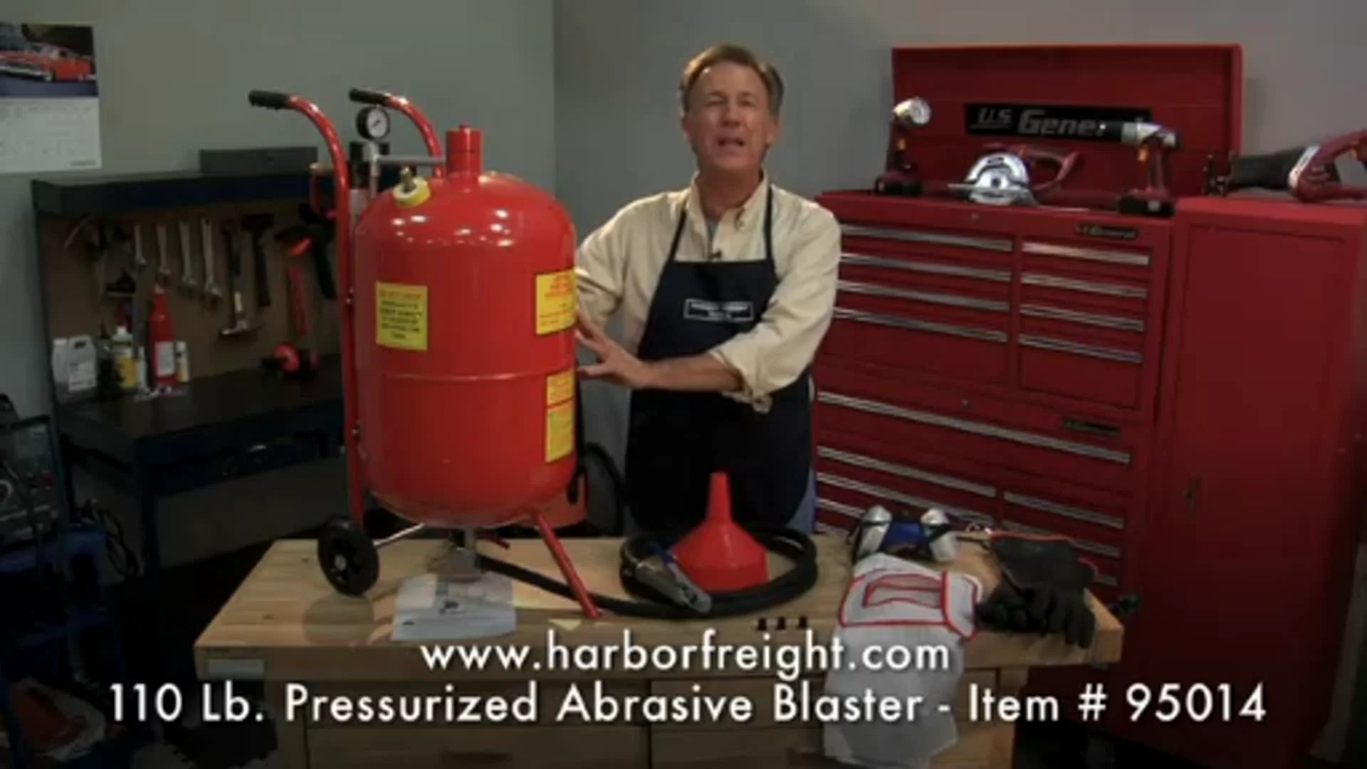 Pressurized store abrasive blaster