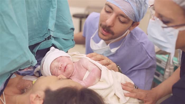 Bebeginizin Karninizdaki Durus Pozisyonu Alev Durmusoglu Dogum Filmleri Dogum Fotograflari