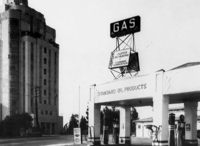 Dining — West Hollywood Historic Hotel - Sunset Tower Hotel