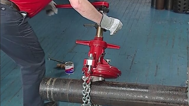 Pipe deals tapping machine