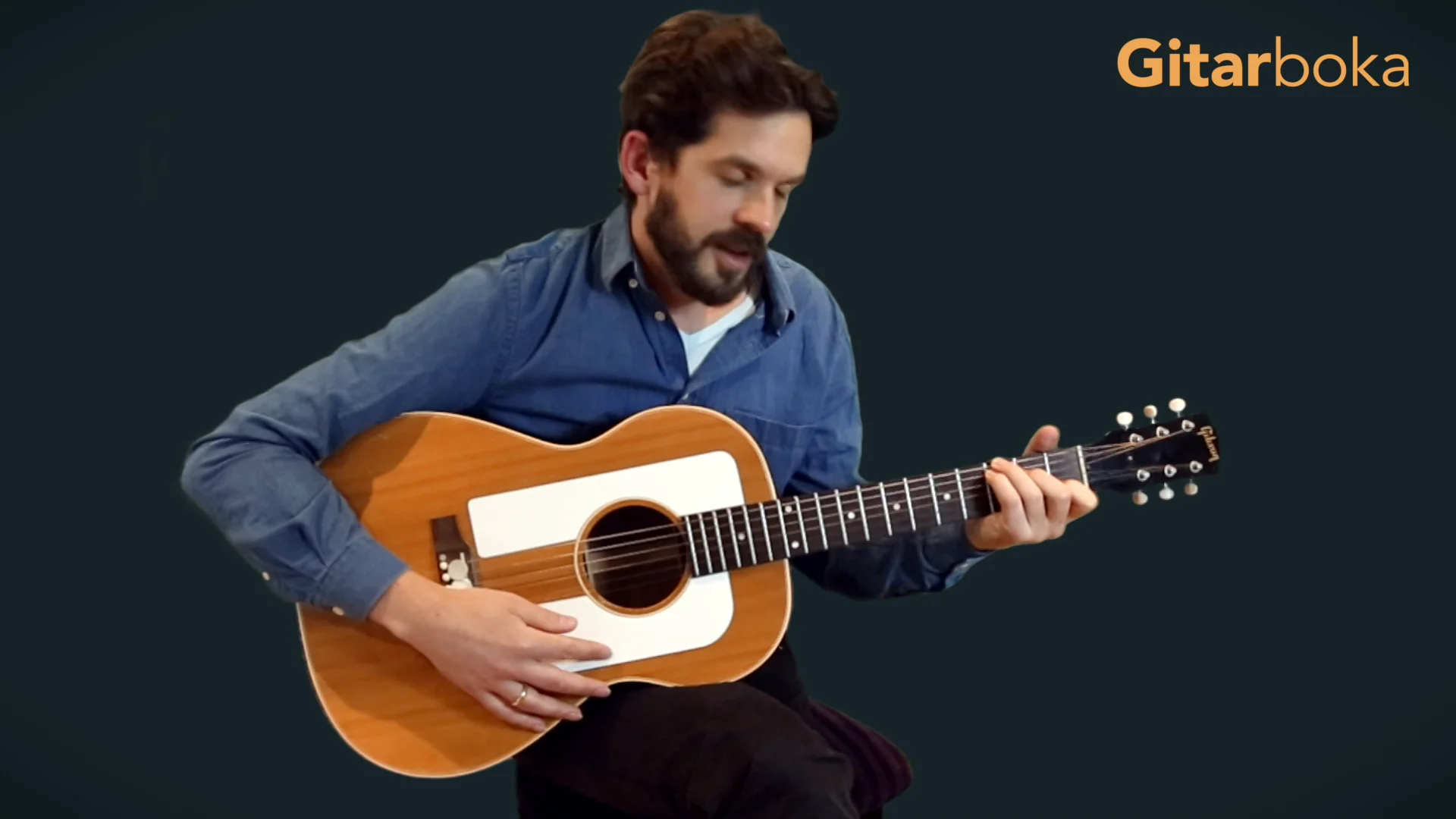 Thomas Dybdahl forklarer Cecilia