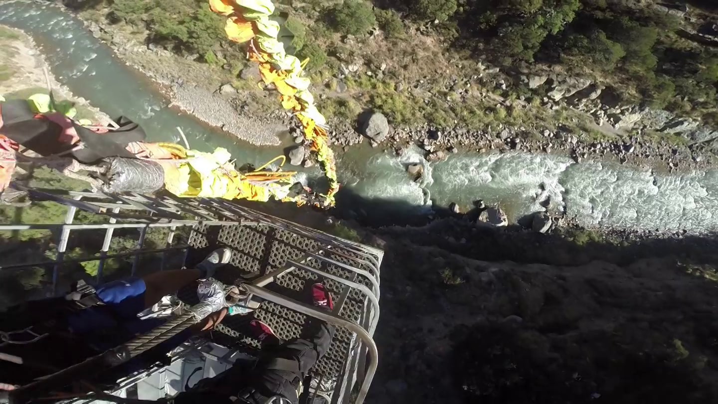 Salto en Bungee, en el cajón del Maipo on Vimeo