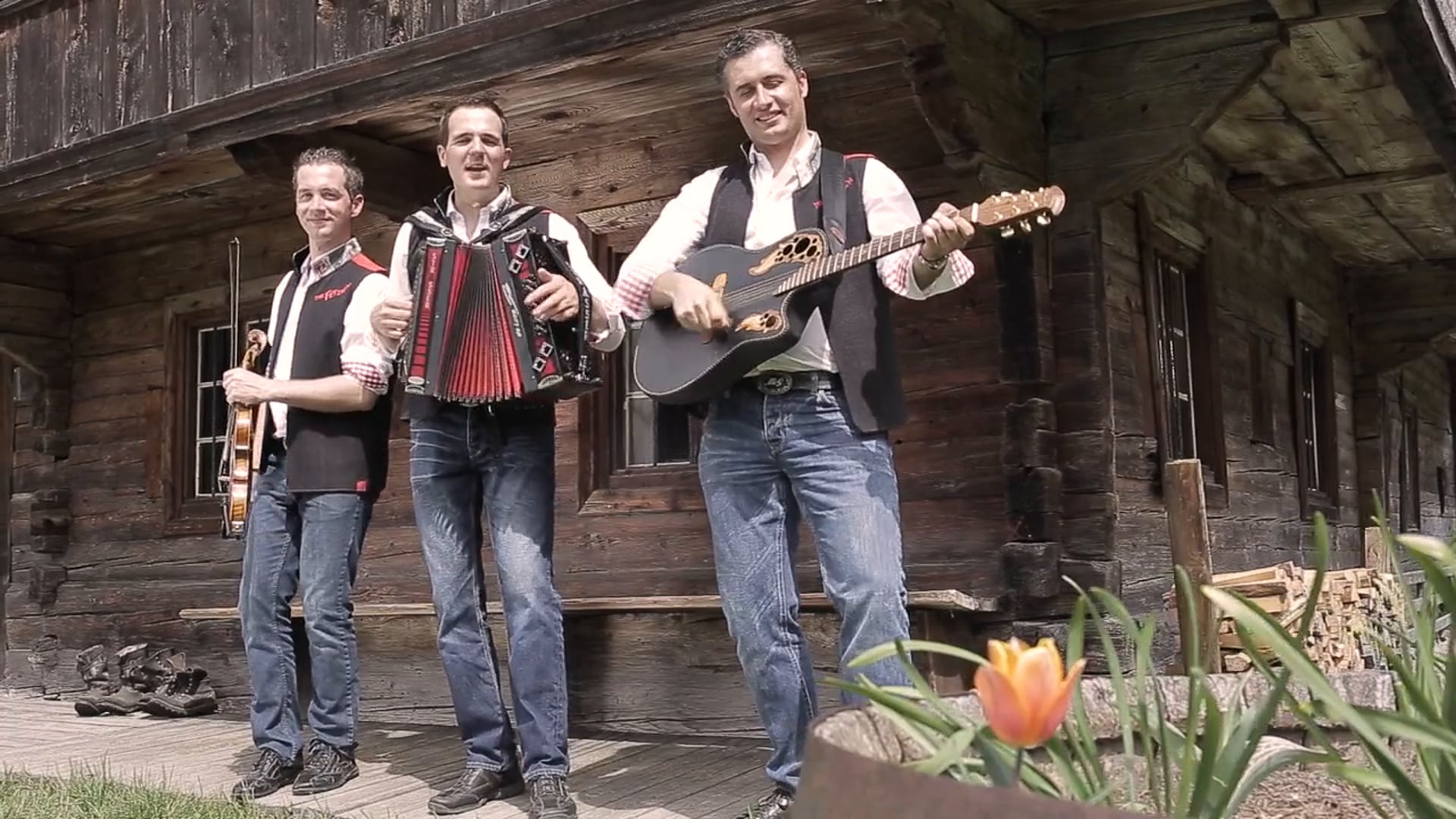 Die Fetzig'n Zillertaler - Aufgeig'n Bis Die Fetzen Fliag'n [Offizielles Musikvideo]
