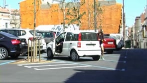 Comença la instal·lació dels panells informatius sobre els principals espais d'aparcament