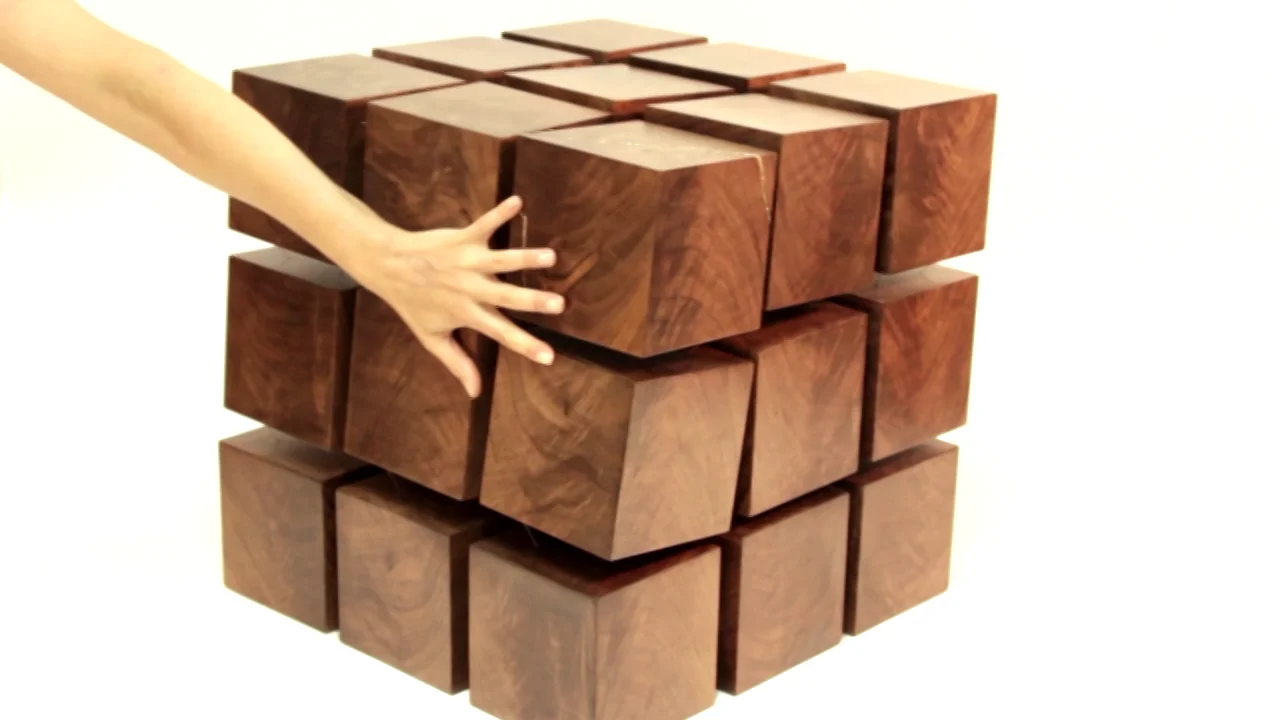 本当に宙に浮いてる!? 近未来的な木のテーブル | WIRED.jp