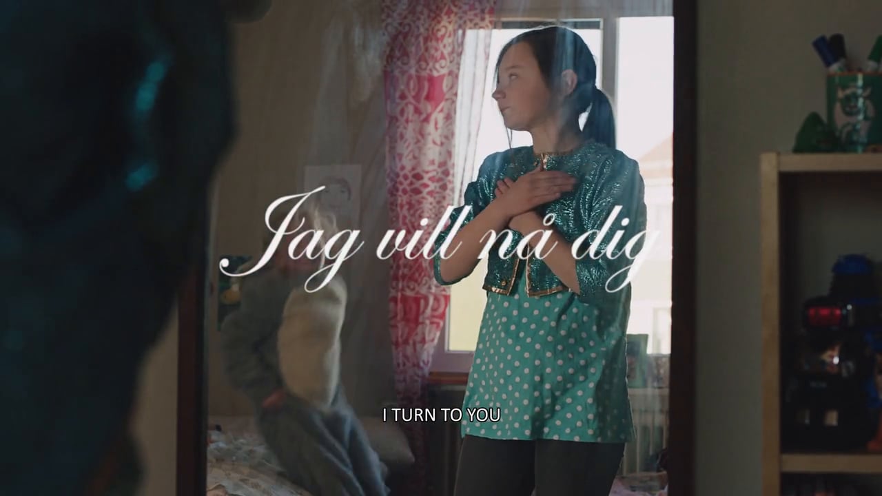 Kort teaser från kortfilmen ”jag vill nå dig”. Min rollkaraktär sjunger och dansar, när lillasyster (Sigrid Jonsson) kommer och stör. Scenen visar ett tillfälle där storasystern släpper ut lite av sin frustration och ångest över att ha blivit mobbad. 
