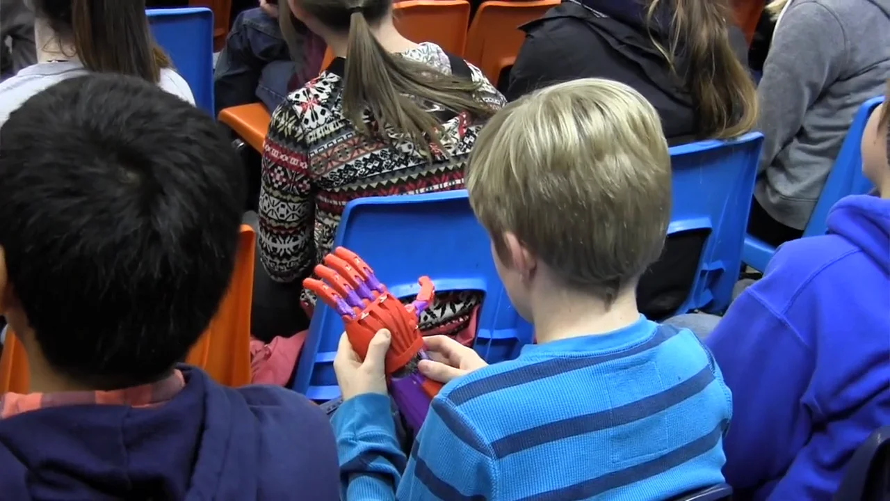 A helping hand: Spanish inventor crafts 3D-printed, prosthetic